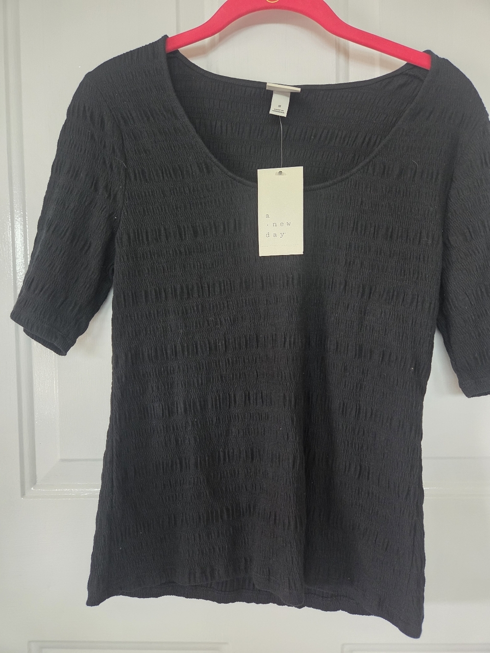A new day Black Short Sleeve Textured Scoop Neck Top NWT SMALL